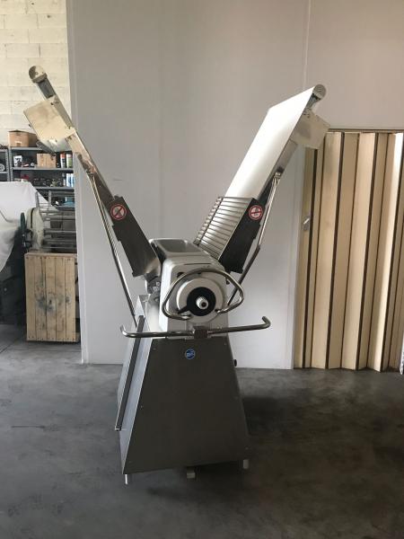 Sfogliatrice semiautomatica modello Automat marca Rondo